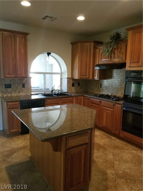 Granite counter tops - great space for cooking up