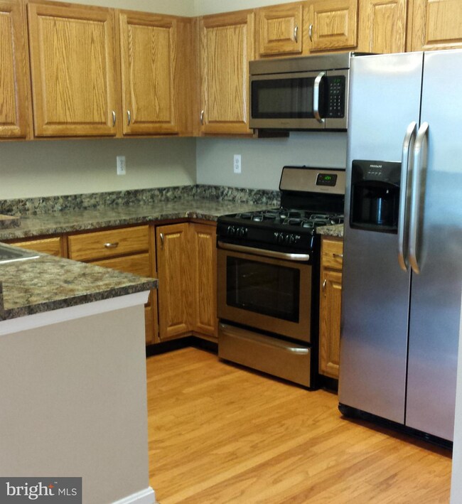 8731 Orchard Green Ct, Odenton, MD 21113 - photo 6