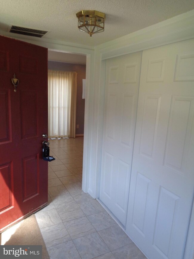 9764 Hagel Cir unit C, Lorton, VA 22079 - photo 7