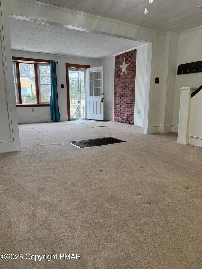 14 Linden St, Stroudsburg, PA 18360 - photo 7