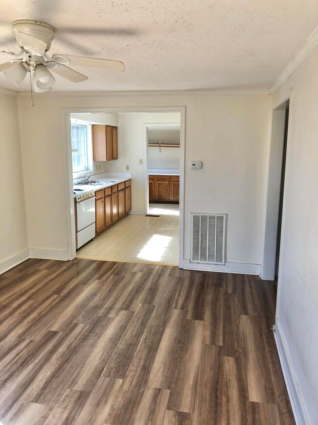 303 Roosevelt St, Johnson City, TN 37601 - photo 6