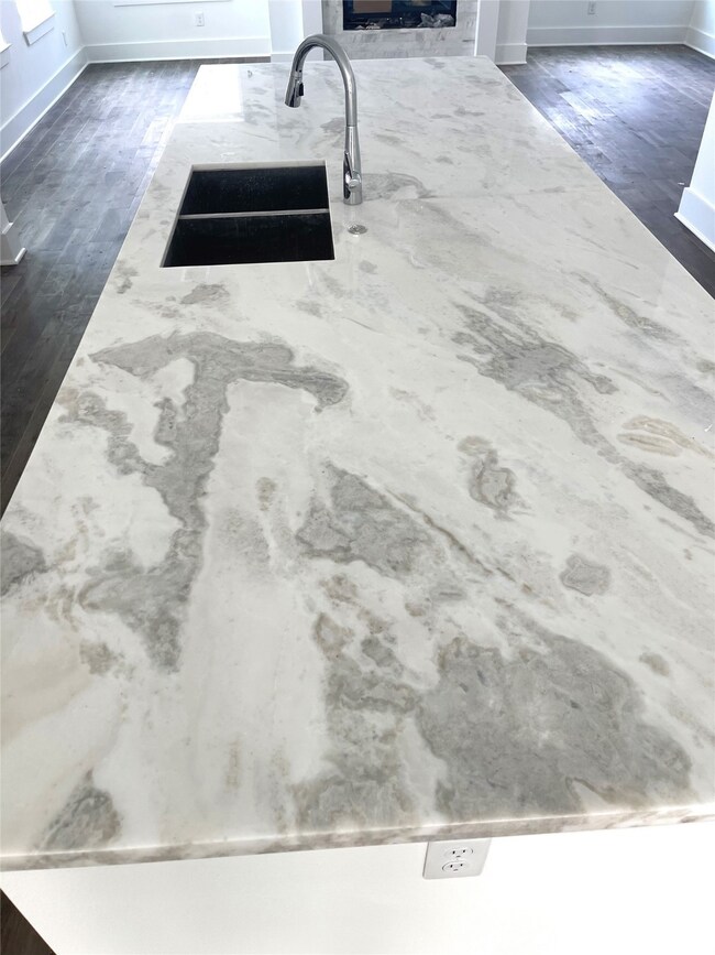 Gorgeous Veining in the Marble * Grey, Blue and Wh