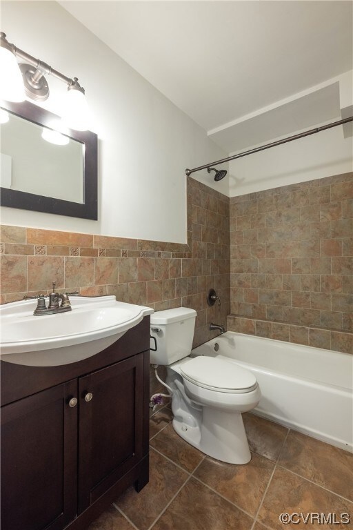 Full bathroom featuring tiled shower / bath combo,