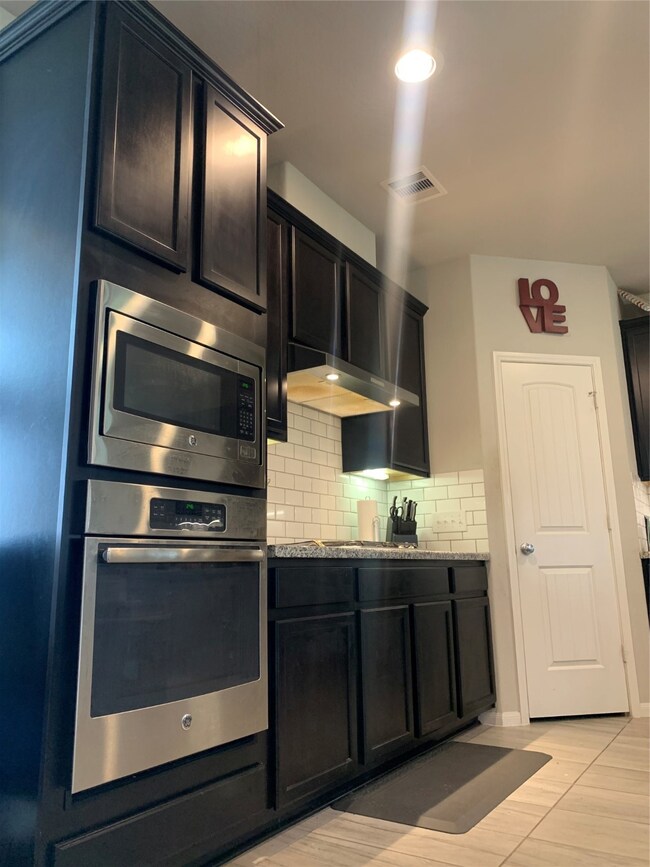 10718 Lake Thomas Dr, Needville, TX 77461 - photo 7