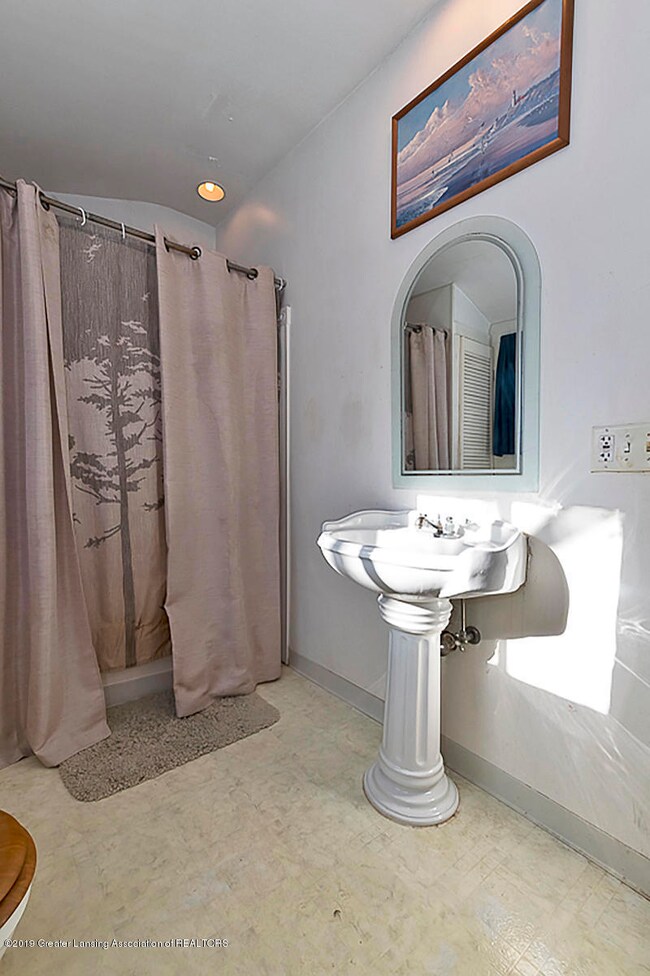 15872 Short Street, East Lansing, MI