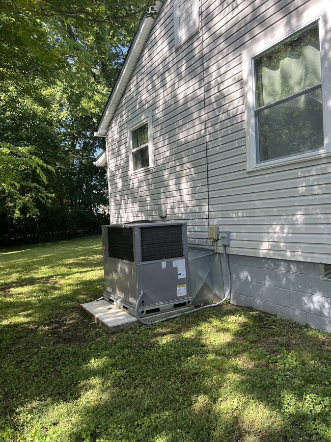 409 Carney St, Shelbyville, TN 37160 - photo 4