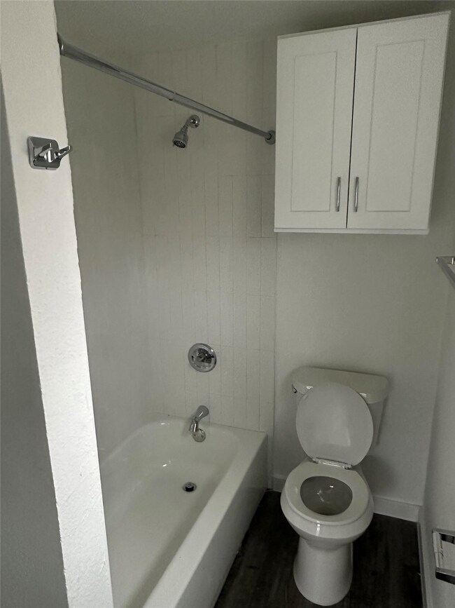 607 1/2 Enid St unit 1A, Houston, TX 77009 - photo 6