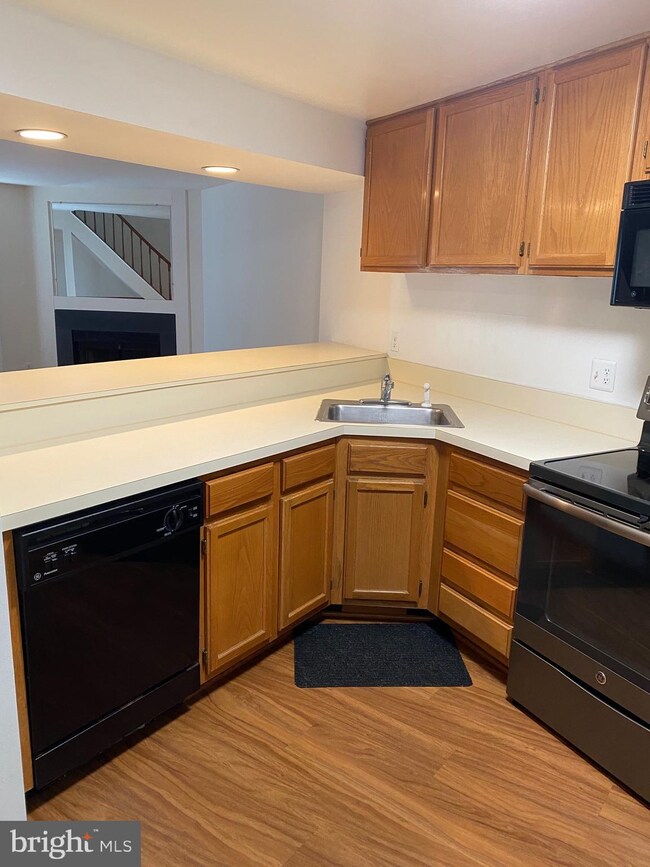 1707 Whisperhill Dr, Reston, VA 20194 - photo 4