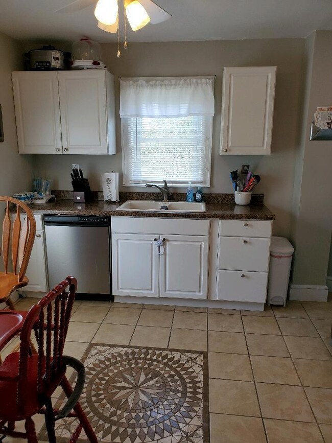 219 WEST I UPDATED KITCHEN