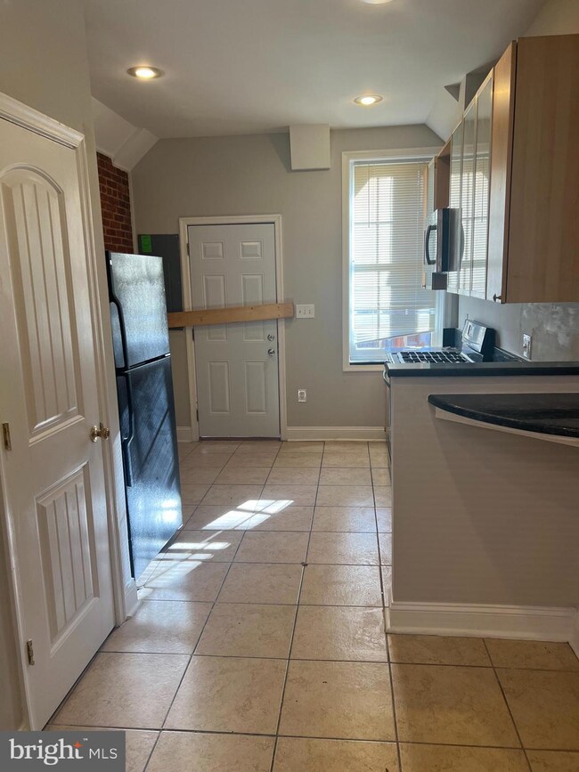 867 Reinhart St, Baltimore, MD 21230 - photo 2