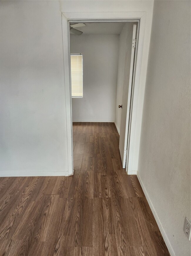 1016 Miles St unit 4, Rosenberg, TX 77471 - photo 7