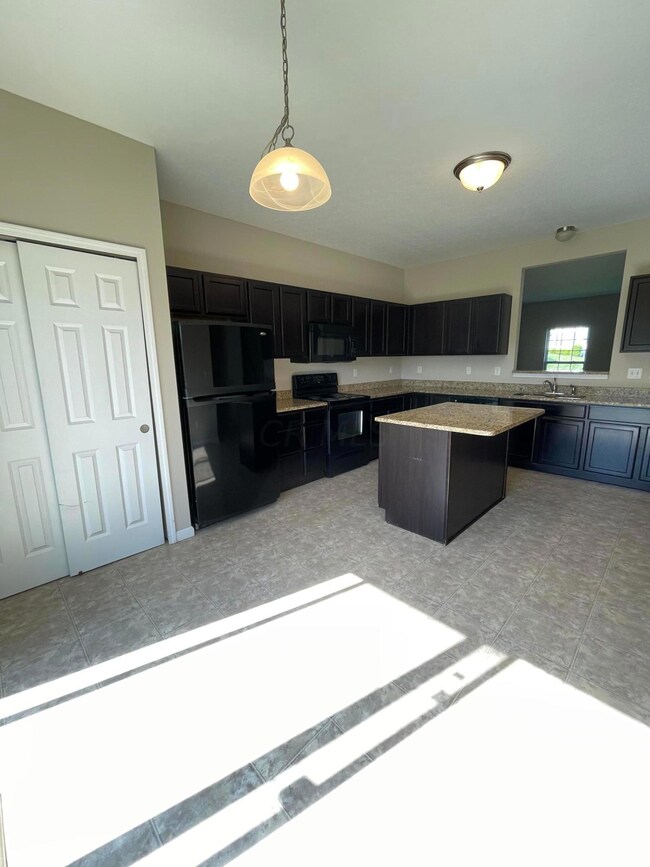 Kitchen-Center Island-Pantry