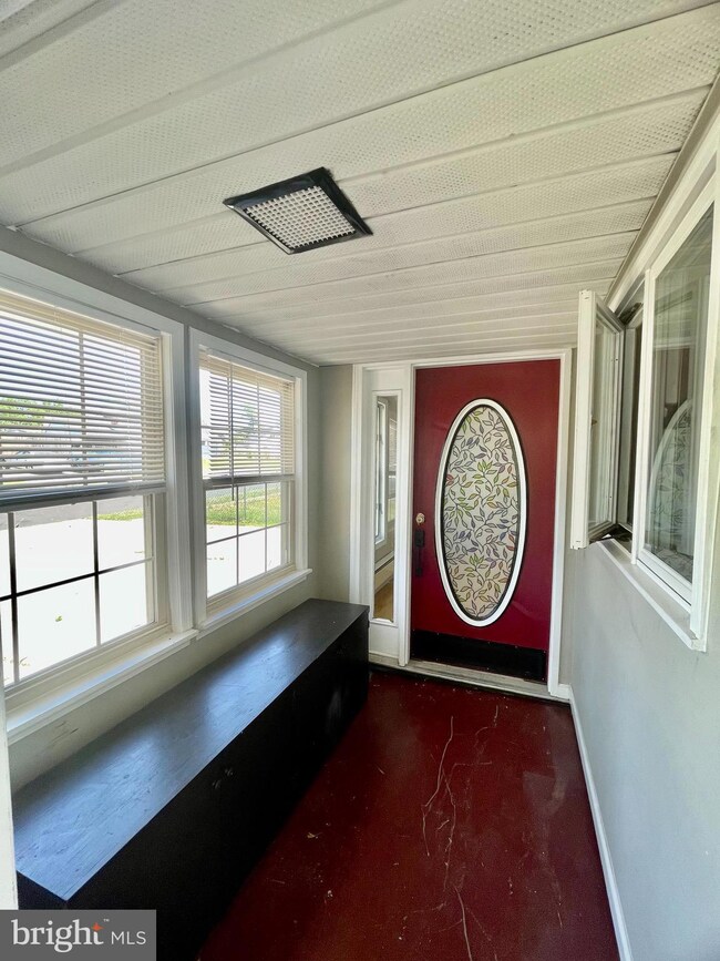 28 Ring Ln, Levittown, PA 19055 - photo 4