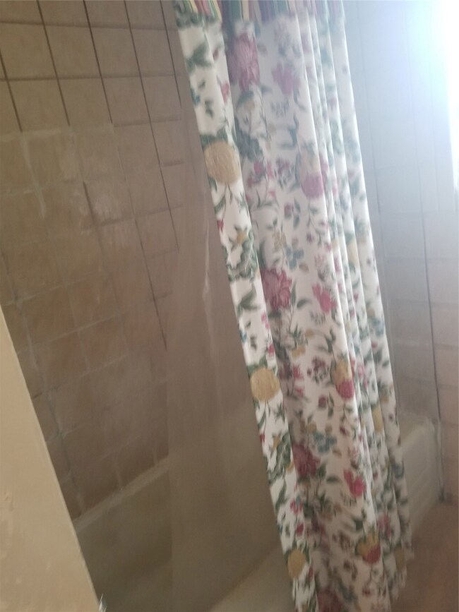 10402 Kelburn Dr, Houston, TX 77016 - photo 5