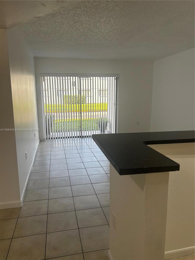 7110 NW 179th St unit 110, Hialeah, FL 33015 - photo 4