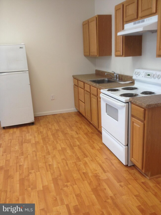 354 Delsea Dr N unit 1E, Glassboro, NJ 08028 - photo 6