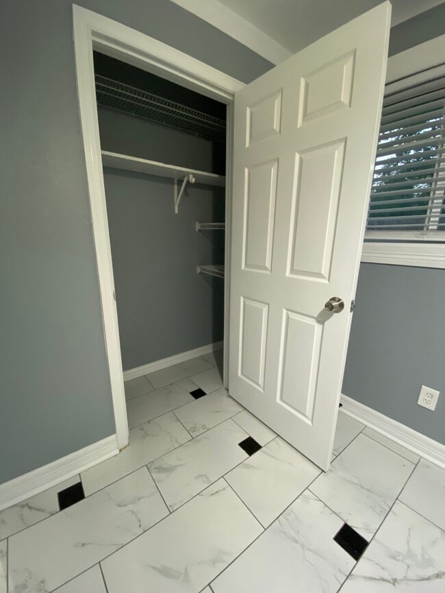 6438 King Post Dr, Houston, TX 77088 - photo 4