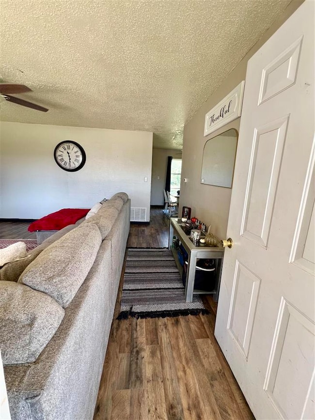 922 Robin Rd, Blackwell, OK 74631 - photo 2