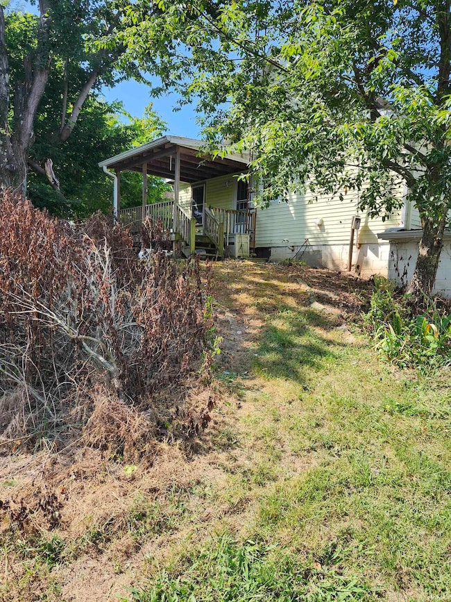 551 N Washington St, Bloomfield, IN 47424 - photo 4