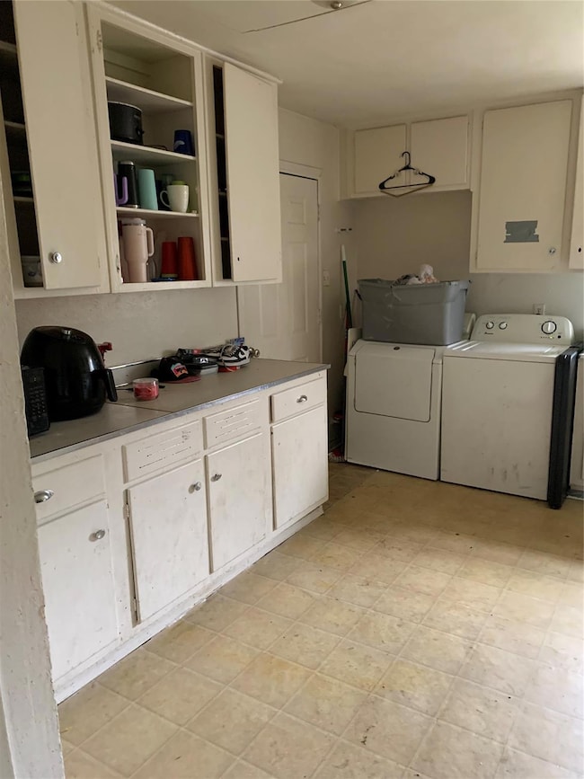 Full size washer and dryer hookups