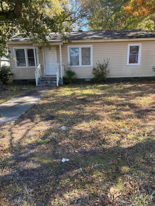 204 Drayton St, Manning, SC 29102 - photo 2