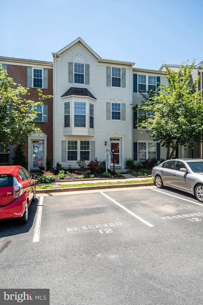 2558 Banshire Dr, Herndon, VA 20171 - photo 2
