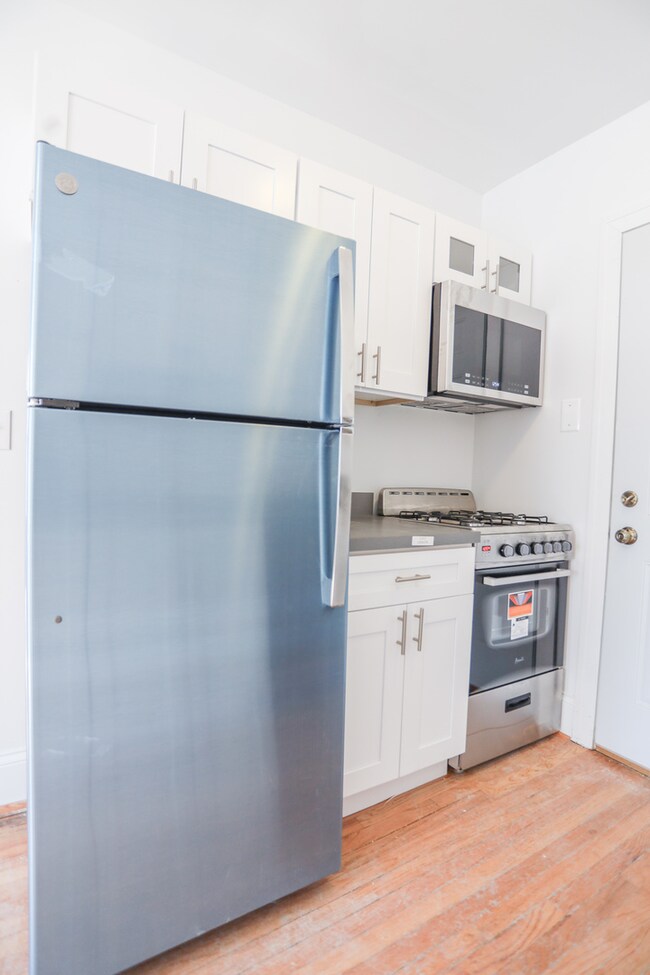 4809 N Bell Ave unit 1W, Chicago, IL 60625 - photo 2