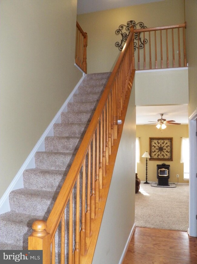 312 Daffodil Ct, Purcellville, VA 20132 - photo 5