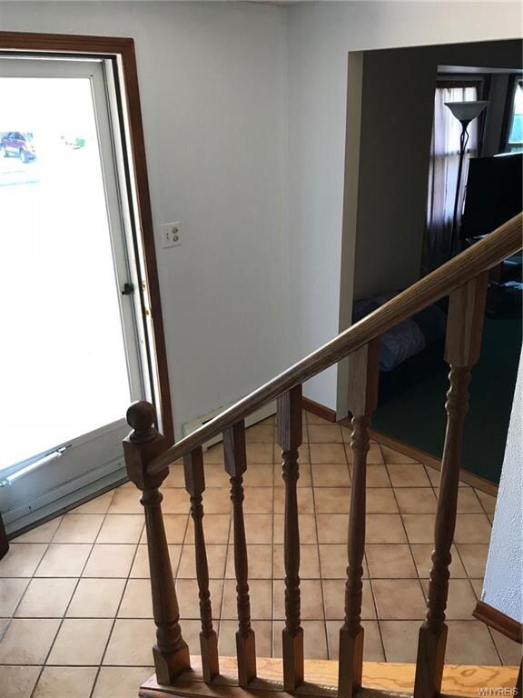 Front foyer w/large closet