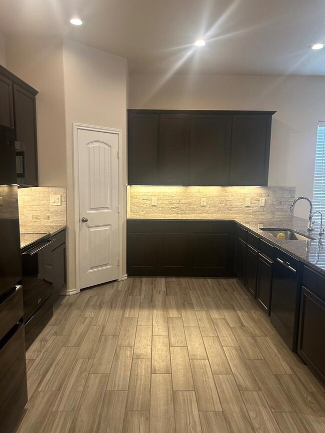 1023 E 90th St, Odessa, TX 79762 - photo 3