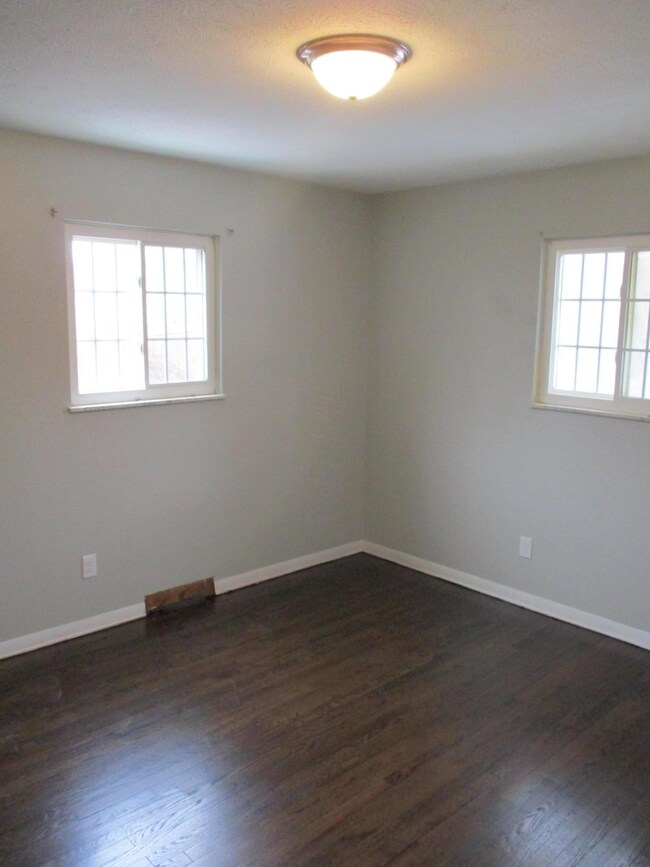 543 Cumberland Dr, Columbus, OH 43213 - photo 7