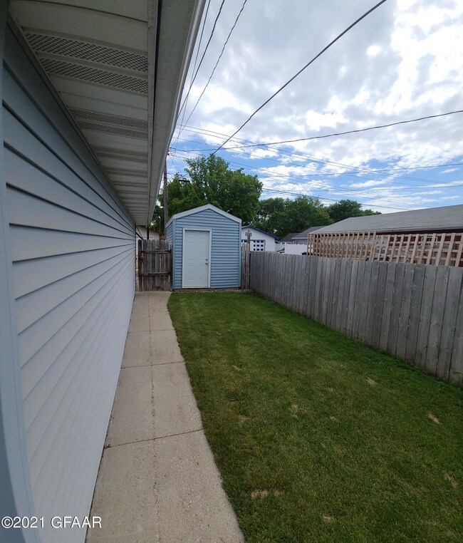 1415 S 20th St, Grand Forks, ND 58201 - photo 4