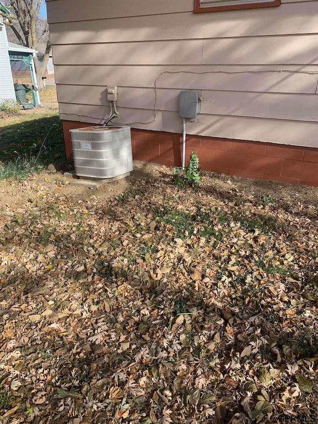 206 N Thomas Ave, Oakland, NE 68045 - photo 5