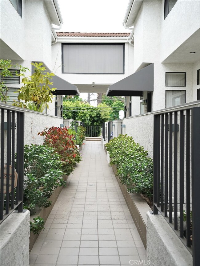 14025 Riverside Dr unit 3, Sherman Oaks, CA 91423 - photo 4