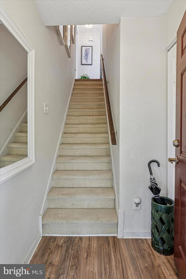 8 Hopkinson Ct, Chesterbrook, PA 19087 - photo 3