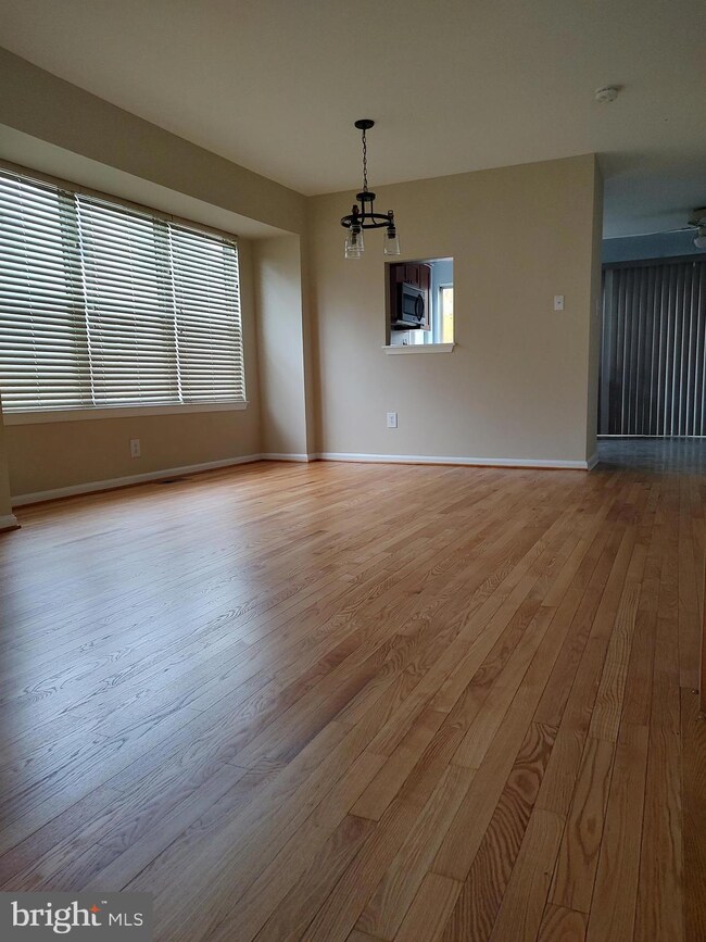 9602 Clocktower Ln, Columbia, MD 21046 - photo 4