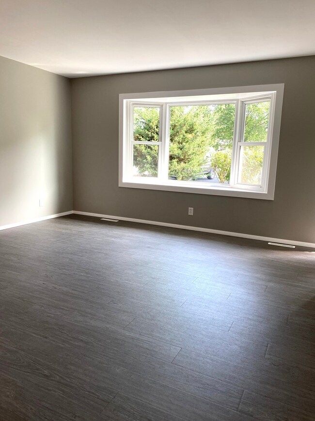 17 Shore Ct, Oswego, IL 60543 - photo 2