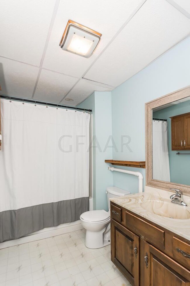 201 Euclid Ave Crookston MN-large-009-1-