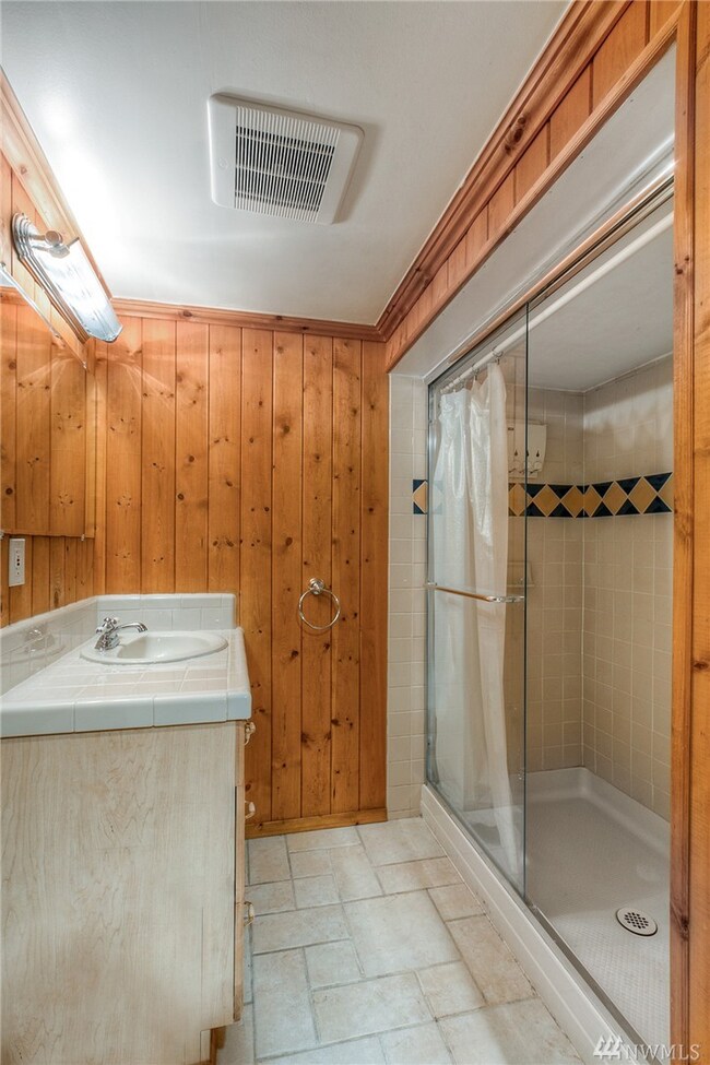 16605 NE 40th St, Redmond, WA 98052 - photo 5