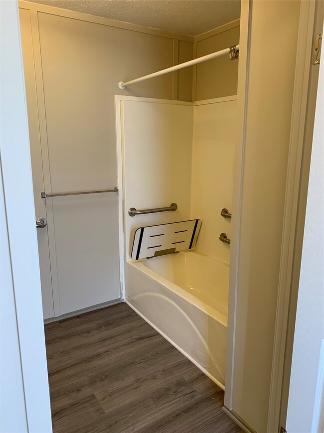 3621 County Road 161 unit D, Alvin, TX 77511 - photo 7