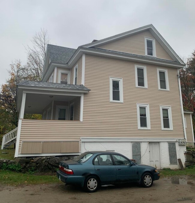 93 W Main St, Hillsborough, NH 03244 - photo 3