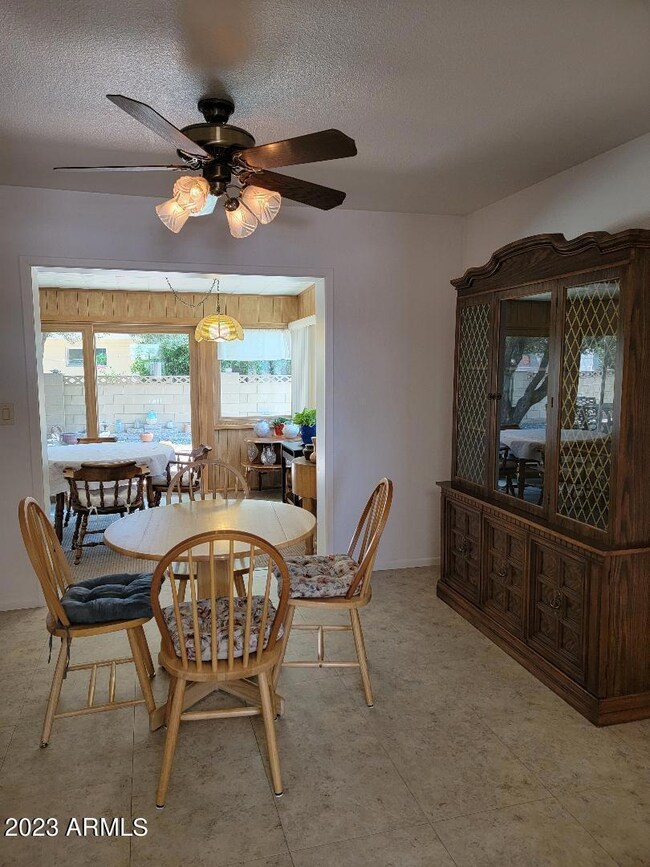 4761 dining area