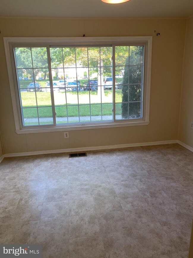 6032 Mardale Ln, Burke, VA 22015 - photo 5