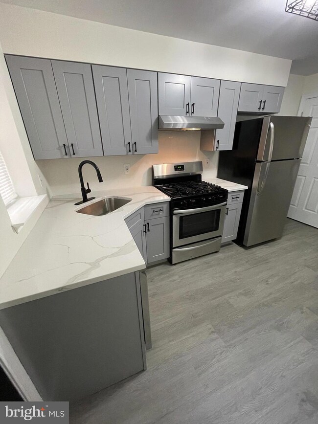 794 Line St, Camden, NJ 08103 - photo 6