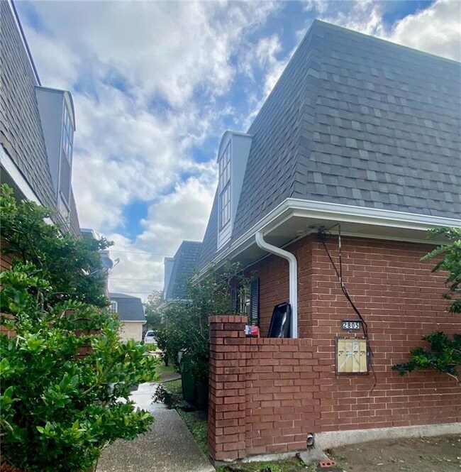 Entrance to Courtyard