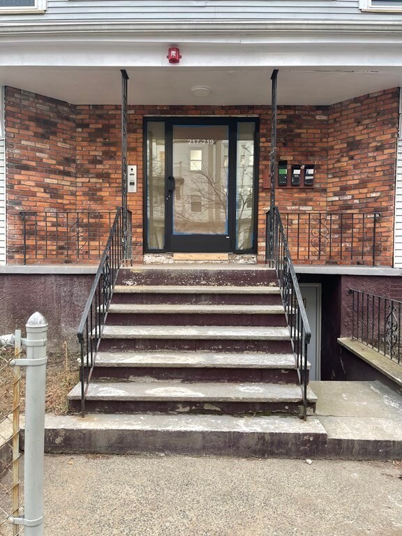 217 Washington St unit 3R, Lynn, MA 01902 - photo 2