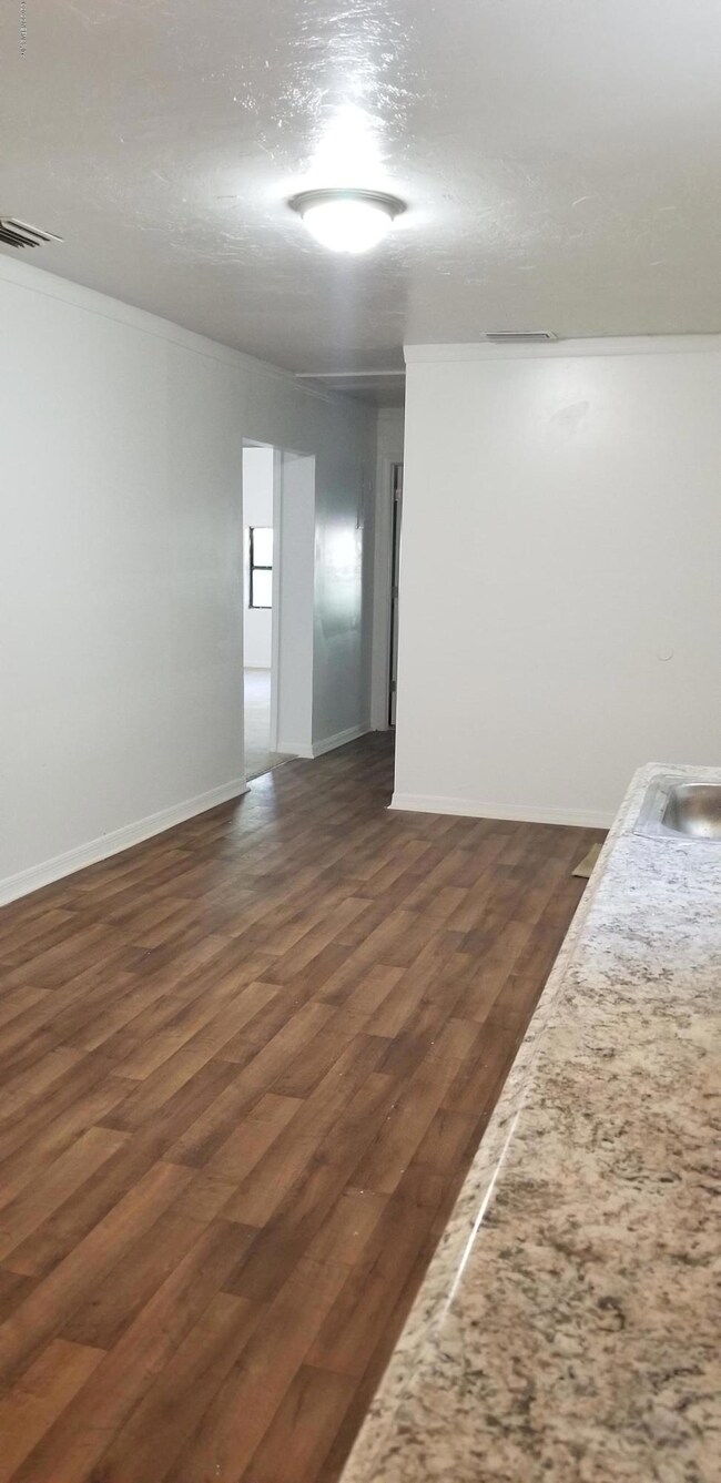 Kitchen eating area