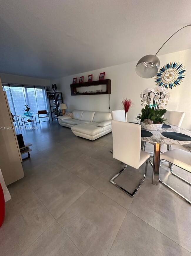 15420 SW 82nd Ln unit 704, Miami, FL 33193 - photo 3