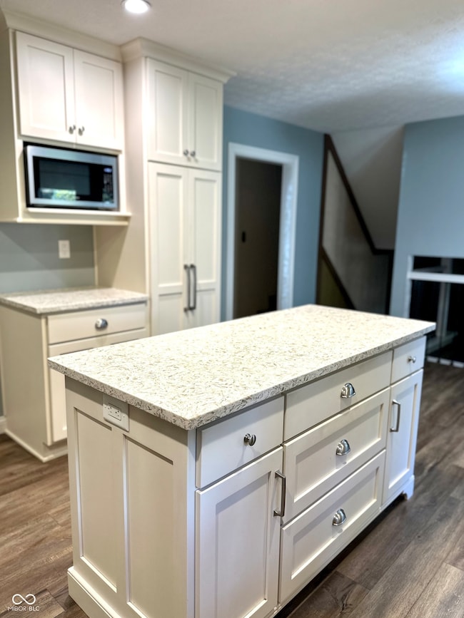 705 Woodcreek Ct, Greenwood, IN 46142 - photo 7