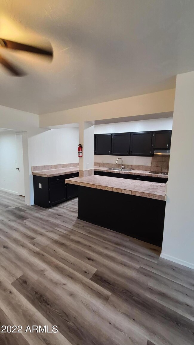 8146 W Clarendon Ave, Phoenix, AZ 85033 - photo 5